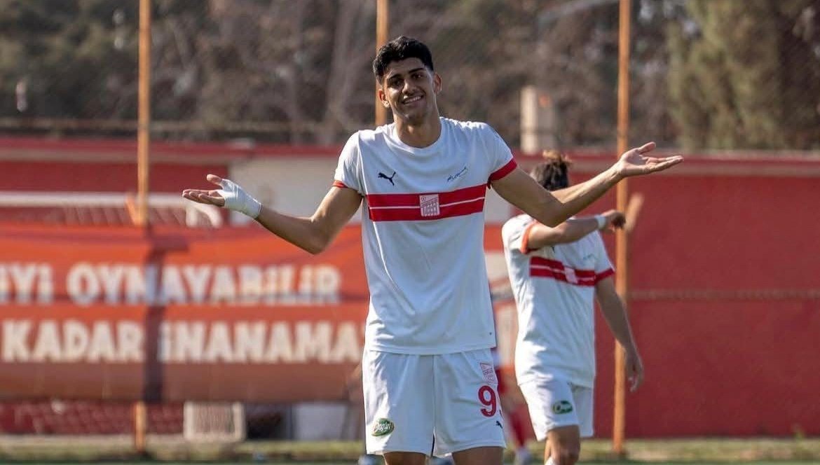 Galatasaray'dan yeni sezonun ilk transferi: Genç golcü 4 yıllık imzayı attı