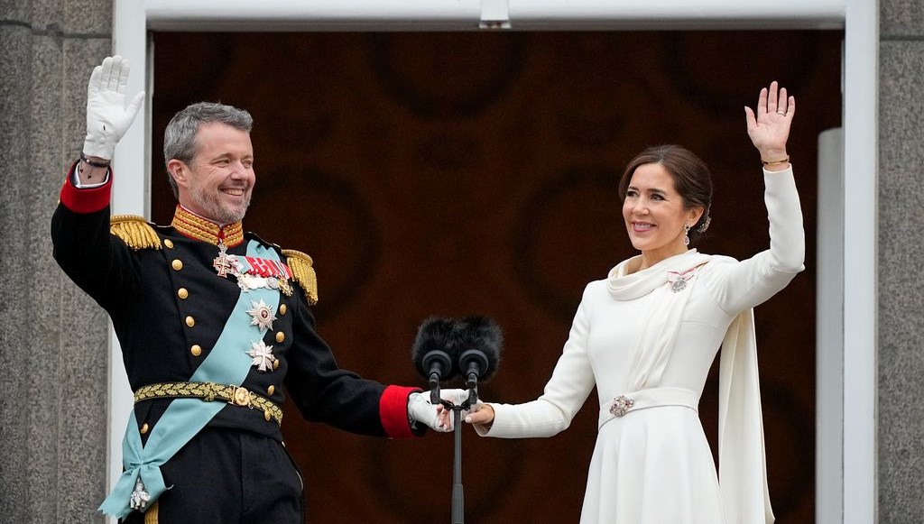 Kraliyetten gelenek dışı adım: Aynı portrede yer alacaklar