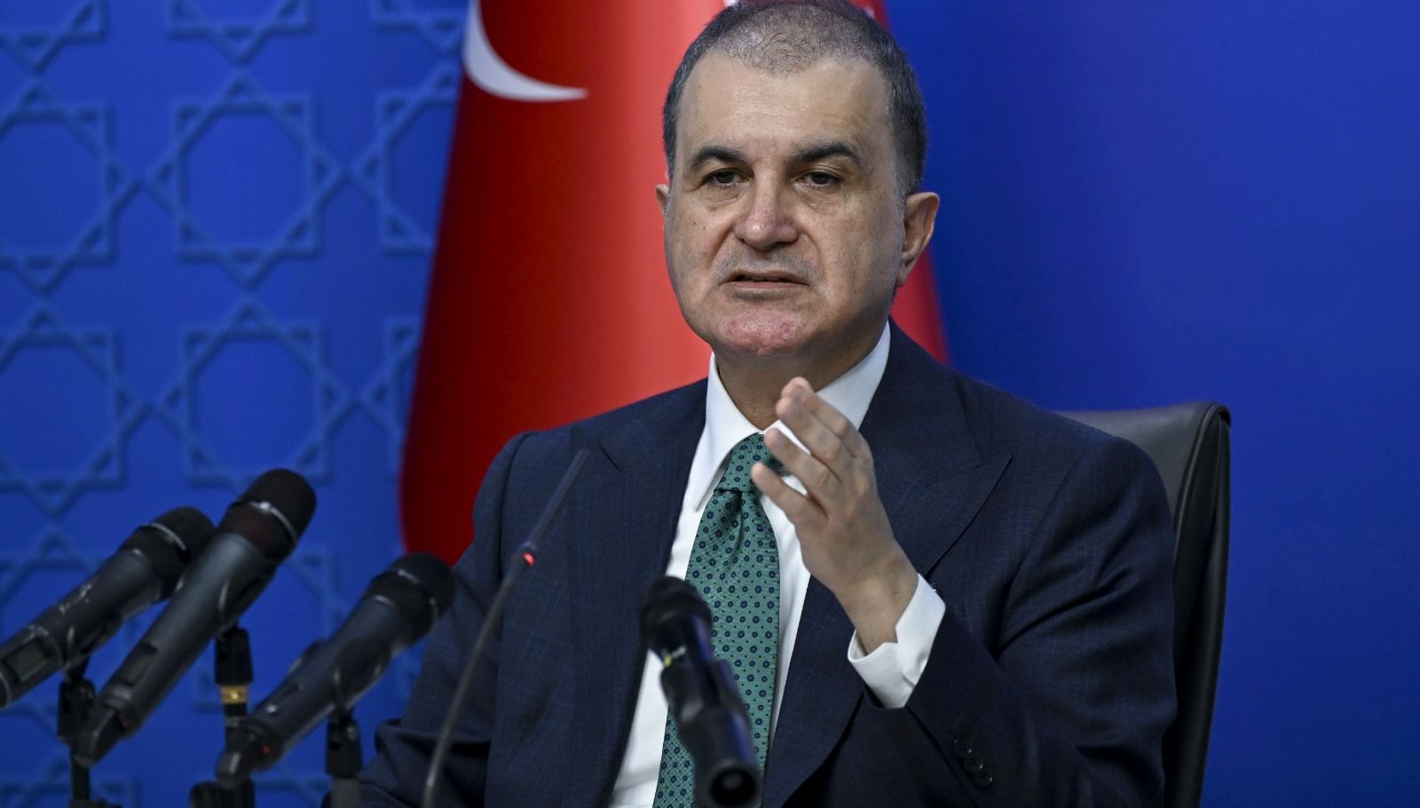 Ömer Çelik: KKTC'de öğrencinin kıyafetinden dolayı okula girmesinin engellemesini kınıyoruz