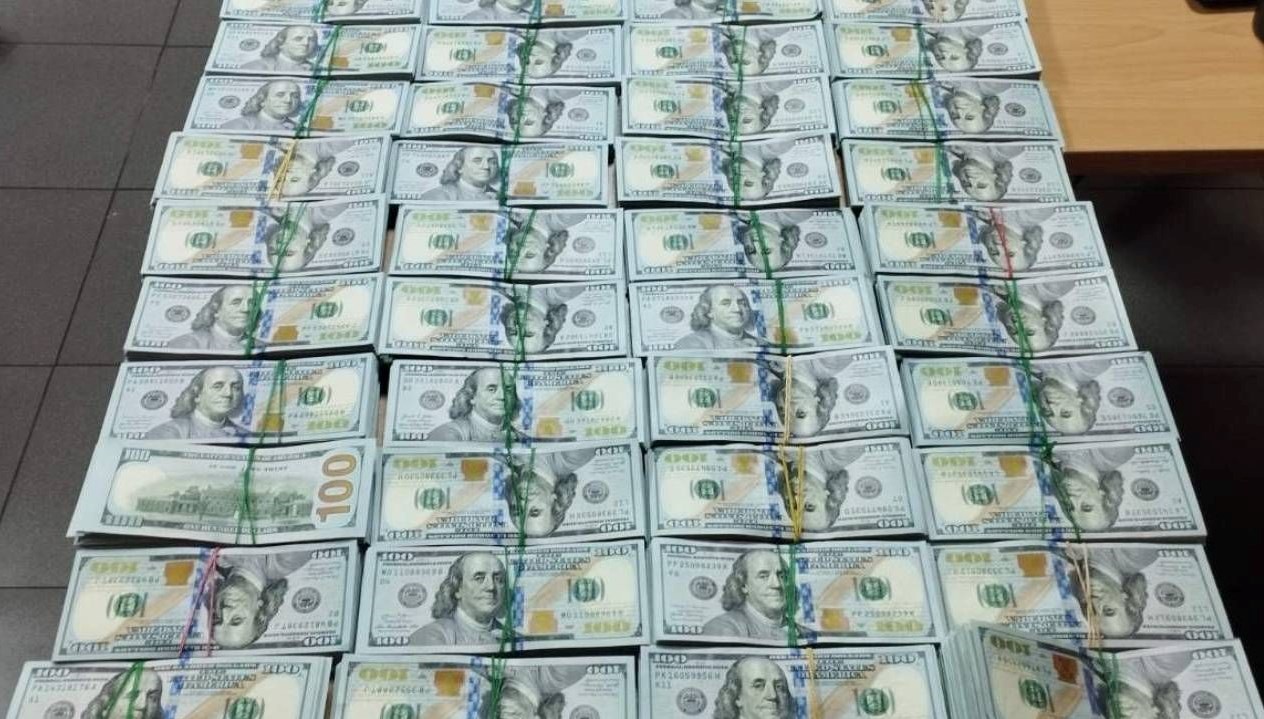 Otobüs buzdolabında ele geçirildi: Tam 510 bin dolar