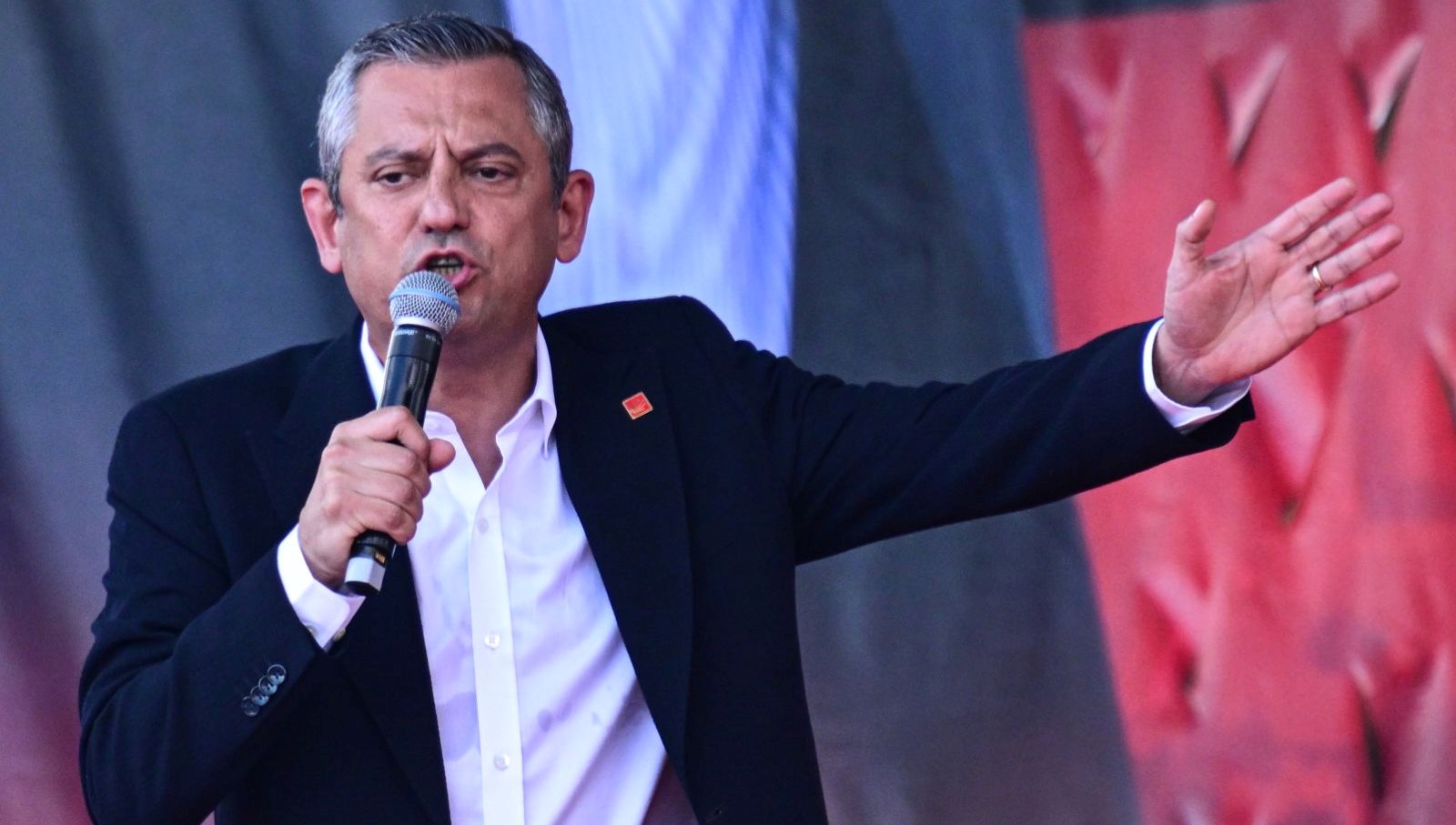 Özgür Özel'den İzmir grevi mesajı