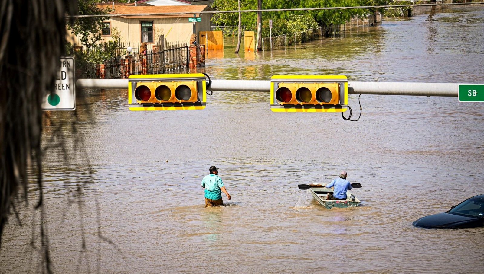 Teksas'ı sel vurdu: 4 kişi öldü