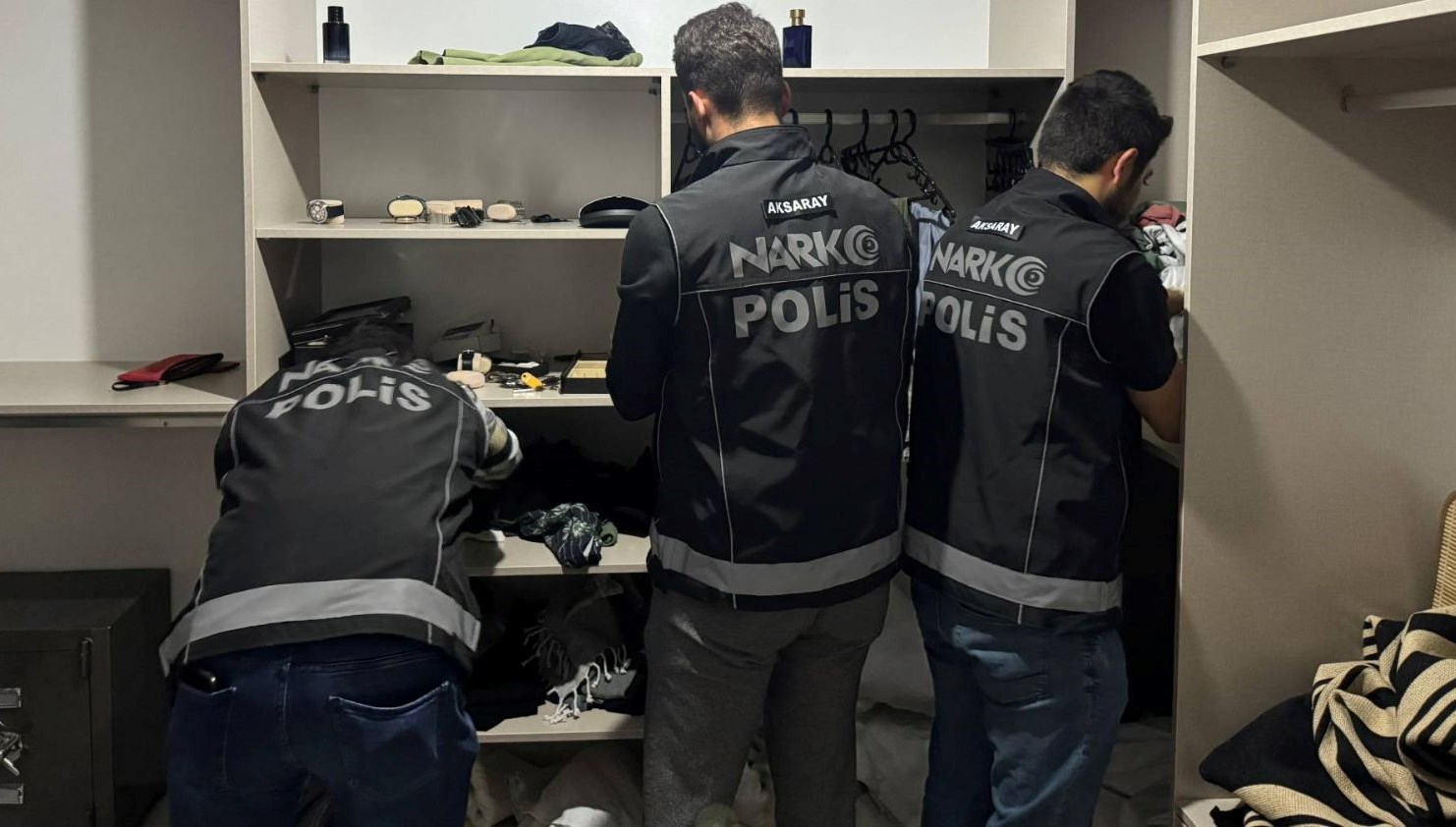 Uyuşturucu operasyonunda F serisi dolar ele geçirildi