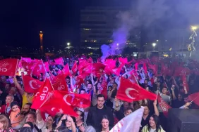 28 ilçede ipi göğüsleyen CHP'ye en çok oy Urla'dan çıktı (2)