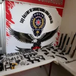 İzmir'de silah ticareti yapan sevgililer tutuklandı-2