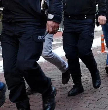 İzmir'de FETÖ'ye 'ByLock' operasyonu 12 gözaltı